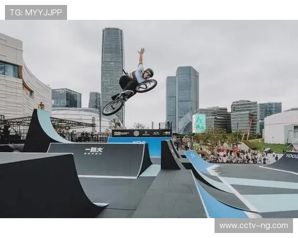 小轮车手赛后交换联系方式 国际友谊成FISE赛事宝贵遗产