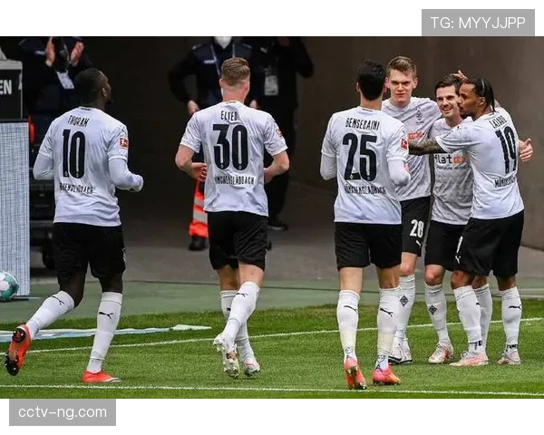 半场战报：门兴格拉德巴赫1-0领先，进球源于战术角球配合